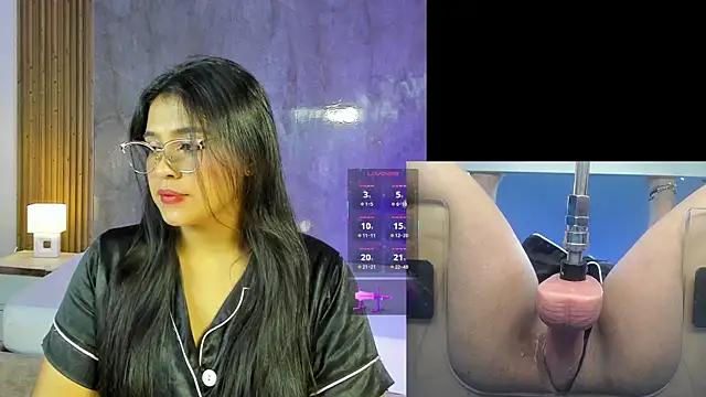 Snapshot of LuciaReid chatting on May 2026 12:43:02 PM LuciaReid online show from May 2026 12:43:02 PM
