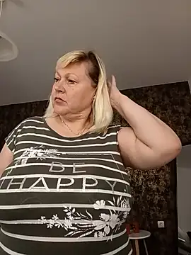 I amVeronicle online show from May 2026 01:40:01 PM