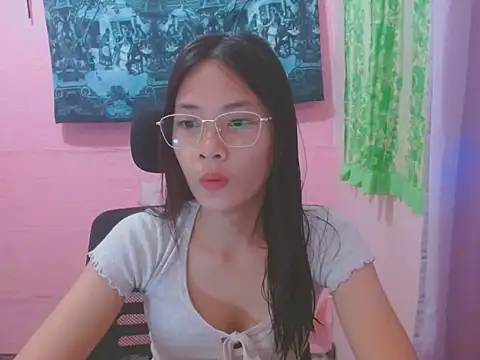 Snapshot of Sweetsexylady19 chatting on May 2026 03:58:02 AM Sweetsexylady19 online show from May 2026 03:58:02 AM