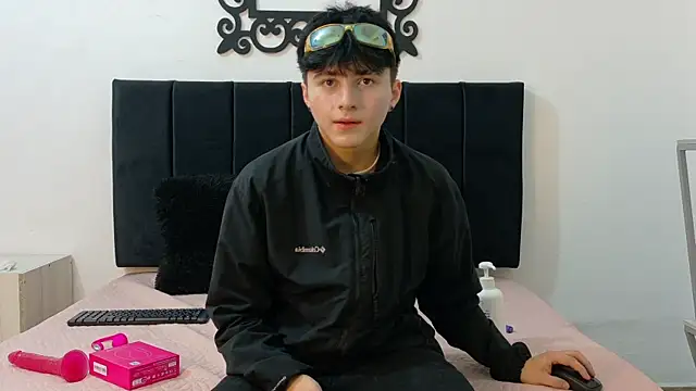 Snapshot of LunayDream chatting on June 2026 11:59:01 AM LunayDream online show from June 2026 11:59:01 AM