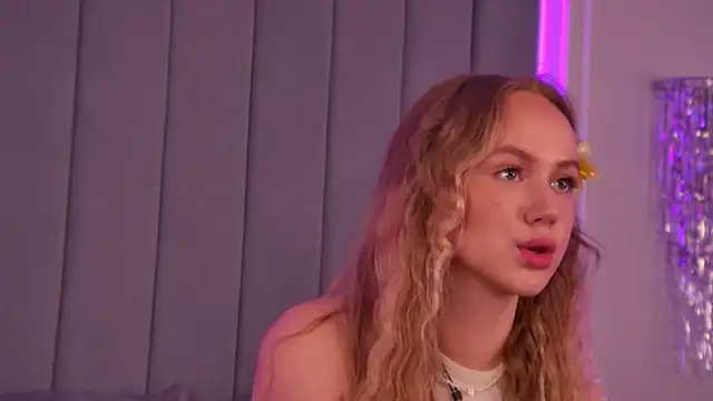 Emi Sterling online show from May 2026 06:19:02 AM