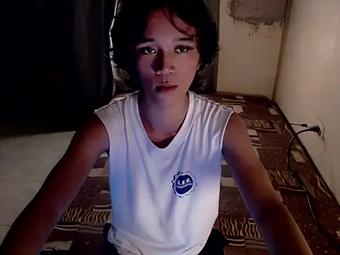 Snapshot of urnaughty_paul chatting on May 2026 02:45:01 PM urnaughty paul online show from May 2026 02:45:01 PM