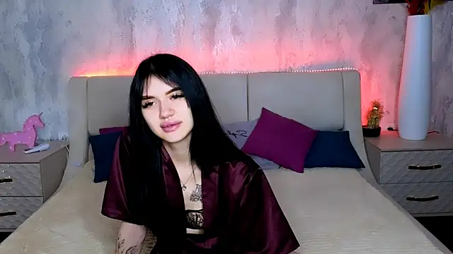 Snapshot of Holly_Beck chatting on May 2026 12:49:02 AM Holly Beck online show from May 2026 12:49:02 AM