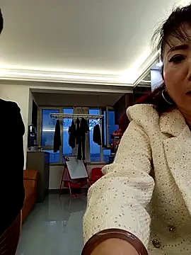 lucy-698 online show from April 2026 11:13:02 AM