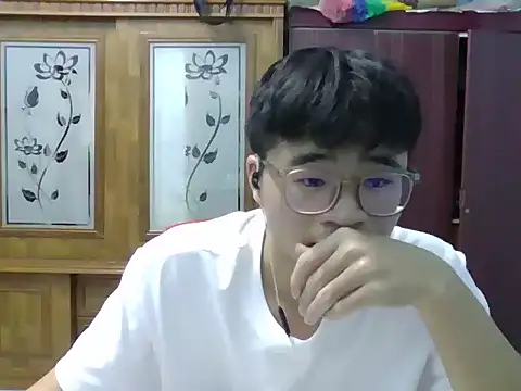 razor09999 online show from April 2026 12:30:01 PM