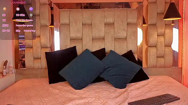 Lunaxh1 online show from April 2026 01:23:01 PM