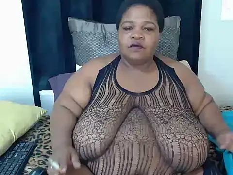 Snapshot of BBWMIDGET40 chatting on May 2026 09:26:02 AM BBWMIDGET40 online show from May 2026 09:26:02 AM