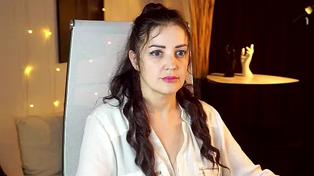 Snapshot of AureliaVane chatting on May 2026 06:23:02 PM AureliaVane online show from May 2026 06:23:02 PM