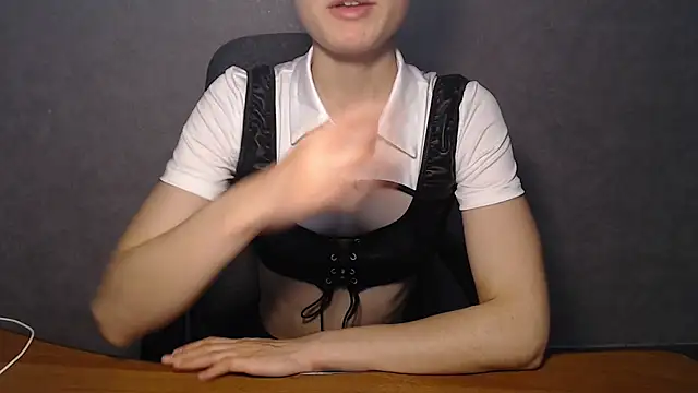 Snapshot of EveLiaka chatting on May 2026 10:07:01 PM EveLiaka online show from May 2026 10:07:01 PM