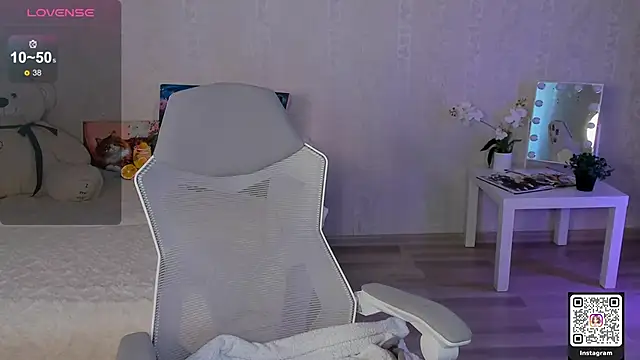 LinnLove online show from May 2026 06:52:02 AM
