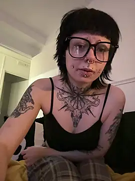 Snapshot of Cherry_Bomb_xoxo chatting on May 2026 09:42:02 PM Cherry Bomb xoxo online show from May 2026 09:42:02 PM