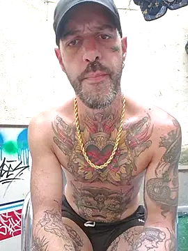 Snapshot of DuroHustler chatting on July 2026 07:35:02 AM DuroHustler online show from July 2026 07:35:02 AM