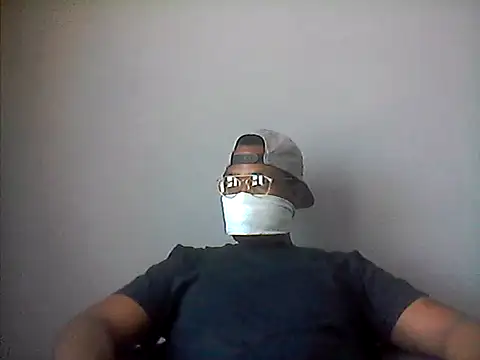 Snapshot of LunjeSA chatting on May 2026 09:17:01 AM LunjeSA online show from May 2026 09:17:01 AM