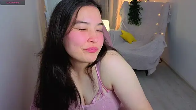 MomoRins online show from July 2026 10:02:02 PM
