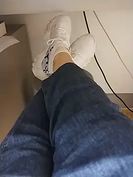 Snapshot of Cuginetti chatting on June 2026 09:45:01 AM Cuginetti online show from June 2026 09:45:01 AM