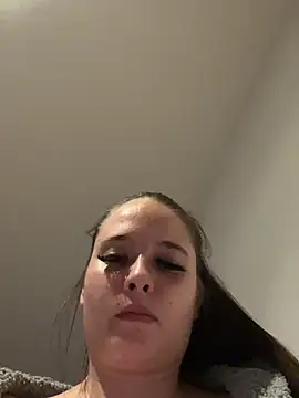 Snapshot of Poppylooloo chatting on April 2026 08:00:02 PM Poppylooloo online show from April 2026 08:00:02 PM