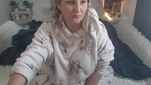 Divineblond online show from February 2026 12:26:01 PM