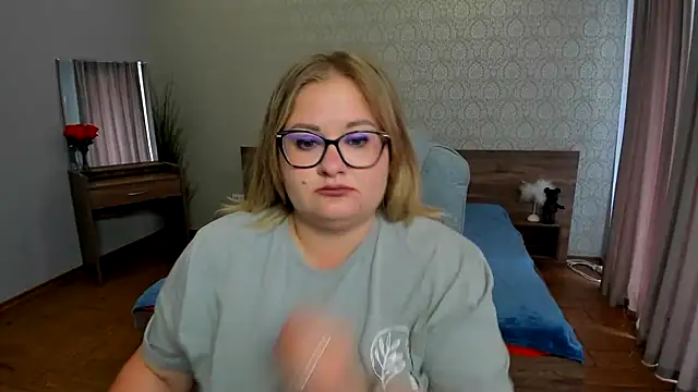 Snapshot of IrenRori chatting on July 2026 06:05:01 AM IrenRori online show from July 2026 06:05:01 AM