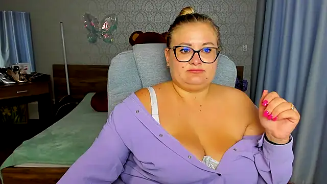 Snapshot of IrenRori chatting on July 2026 07:17:01 AM IrenRori online show from July 2026 07:17:01 AM