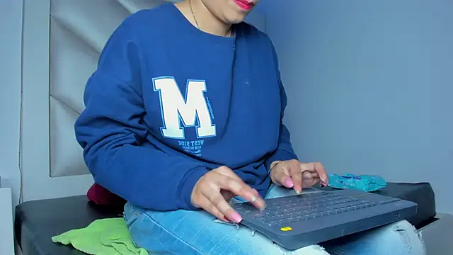 Valentina js online show from June 2026 08:35:01 PM