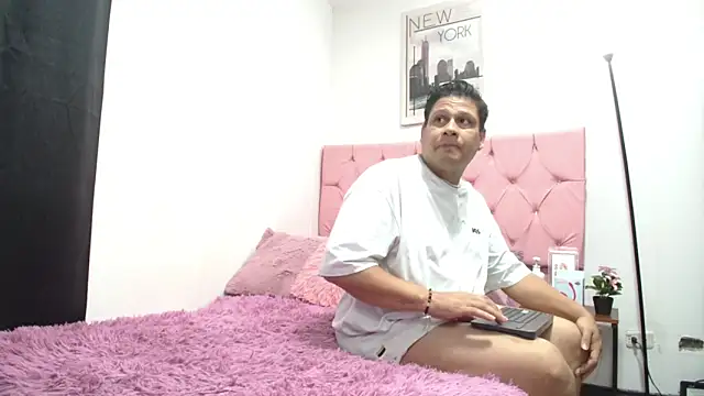 Snapshot of Xtream_LoversXXX chatting on May 2026 11:20:01 PM Xtream LoversXXX online show from May 2026 11:20:01 PM