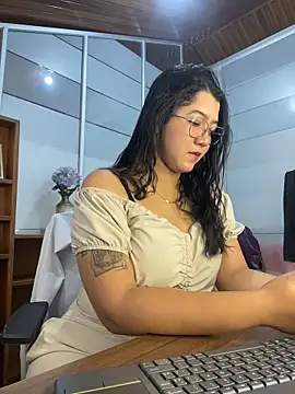 Snapshot of Chloe_Thomsoon_ chatting on May 2026 11:50:02 AM Chloe Thomsoon online show from May 2026 11:50:02 AM