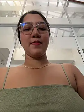 Snapshot of Chloe_Thomsoon_ chatting on June 2026 08:00:01 PM Chloe Thomsoon online show from June 2026 08:00:01 PM