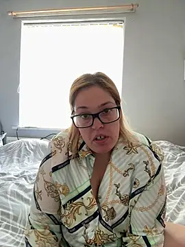 SecretRavenXO online show from May 2026 11:39:01 AM