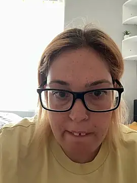SecretRavenXO online show from May 2026 12:14:02 PM