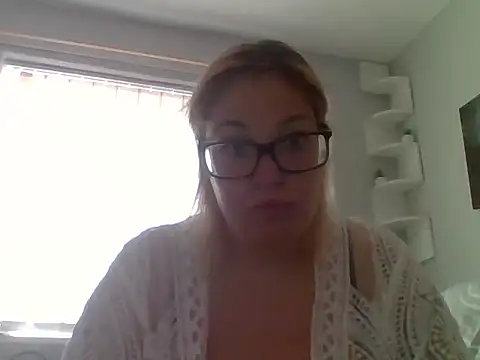Snapshot of SecretRavenXO chatting on June 2026 09:04:02 AM SecretRavenXO online show from June 2026 09:04:02 AM
