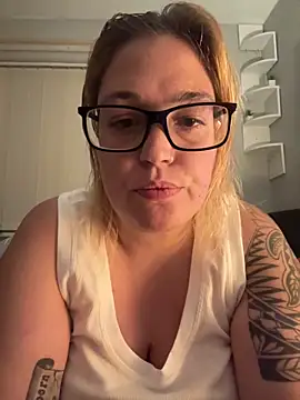 Snapshot of SecretRavenXO chatting on June 2026 10:02:01 PM SecretRavenXO online show from June 2026 10:02:01 PM