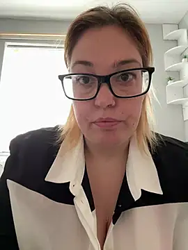 Snapshot of SecretRavenXO chatting on June 2026 09:19:02 AM SecretRavenXO online show from June 2026 09:19:02 AM