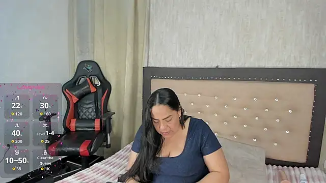 Zoedeleon online show from June 2026 07:23:02 PM