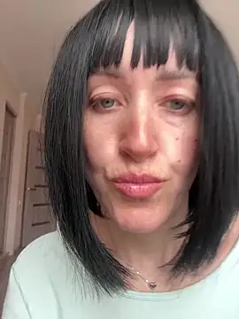 Snapshot of Avokadoo chatting on May 2026 08:10:02 AM Avokadoo online show from May 2026 08:10:02 AM