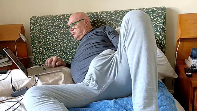 Snapshot of KinkCentral chatting on April 2026 06:16:02 AM KinkCentral online show from April 2026 06:16:02 AM