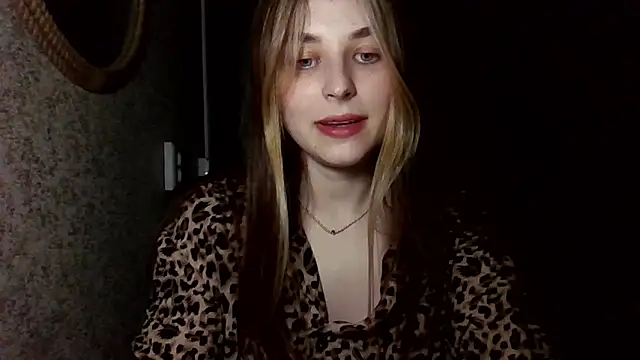 Snapshot of Touch_And_Run chatting on May 2026 07:52:02 PM Touch And Run online show from May 2026 07:52:02 PM