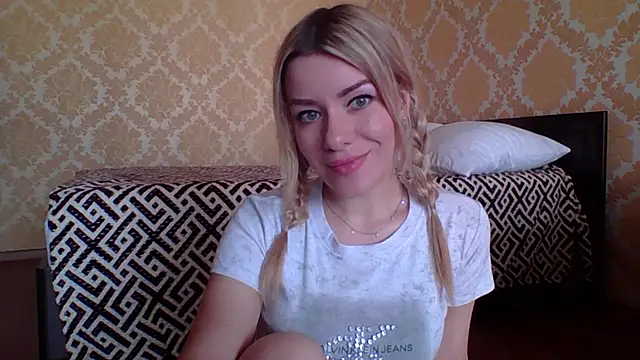 Softy Aura  online show from May 2026 01:19:01 PM
