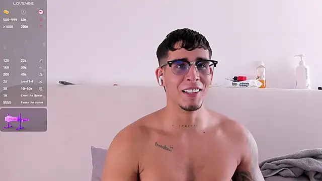 Snapshot of Iamcamilo__ chatting on April 2026 08:04:02 PM Iamcamilo online show from April 2026 08:04:02 PM