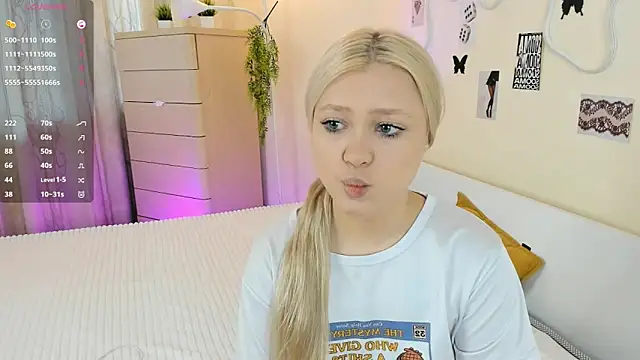 Snapshot of MidnightPoise chatting on May 2026 05:04:01 AM MidnightPoise online show from May 2026 05:04:01 AM