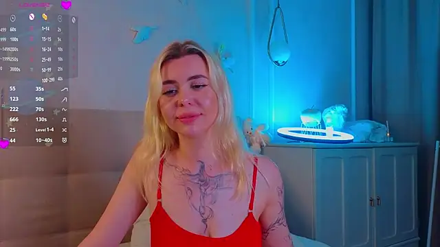 Snapshot of AveriRigby chatting on June 2026 08:44:01 PM AveriRigby online show from June 2026 08:44:01 PM