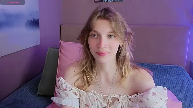 Snapshot of Emily_Cartex chatting on June 2026 06:29:01 AM Emily Cartex online show from June 2026 06:29:01 AM