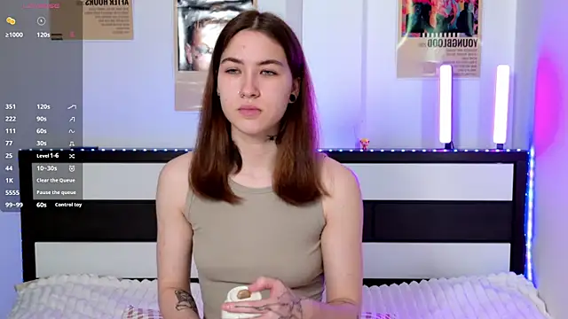 Snapshot of EvaAndLuna chatting on May 2026 01:34:02 AM EvaAndLuna online show from May 2026 01:34:02 AM