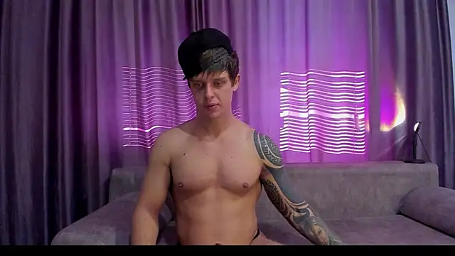 Snapshot of MarcoErra chatting on July 2026 01:43:02 AM MarcoErra online show from July 2026 01:43:02 AM