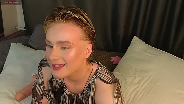 Snapshot of cumboydoll chatting on May 2026 09:10:01 PM cumboydoll online show from May 2026 09:10:01 PM