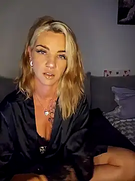Snapshot of Amazing_Bella chatting on May 2026 07:44:01 PM Amazing Bella online show from May 2026 07:44:01 PM