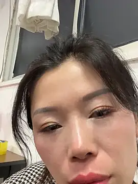 Snapshot of milkwine chatting on May 2026 06:12:02 PM milkwine online show from May 2026 06:12:02 PM