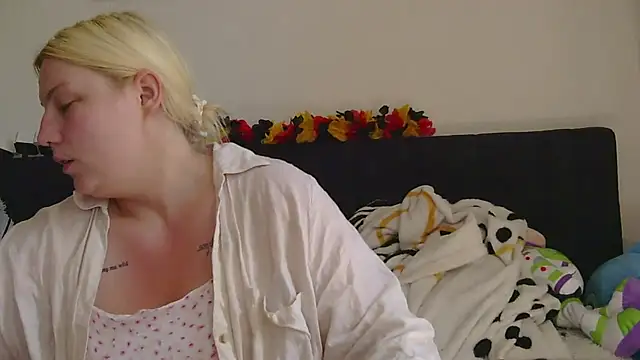Snapshot of josi-420 chatting on June 2026 11:41:01 AM josi-420 online show from June 2026 11:41:01 AM