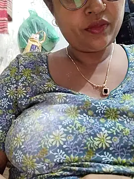 Snapshot of Gulapi_N chatting on July 2026 09:47:02 AM Gulapi N online show from July 2026 09:47:02 AM