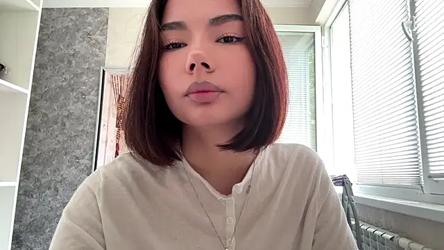 Snapshot of MarylnMonnier chatting on May 2026 08:20:01 AM MarylnMonnier online show from May 2026 08:20:01 AM