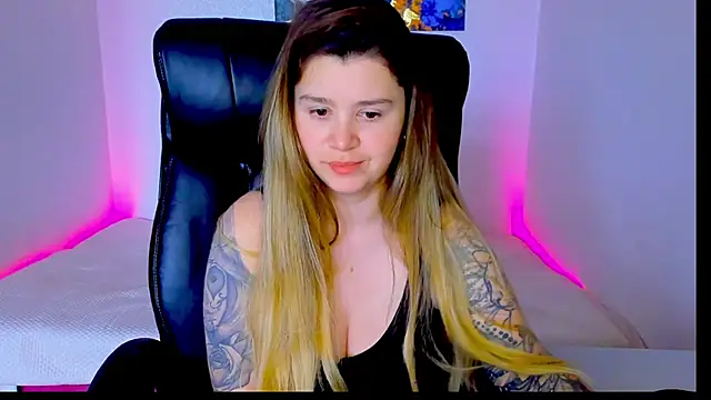 Snapshot of Natali_Secret chatting on May 2026 09:49:02 AM Natali Secret online show from May 2026 09:49:02 AM